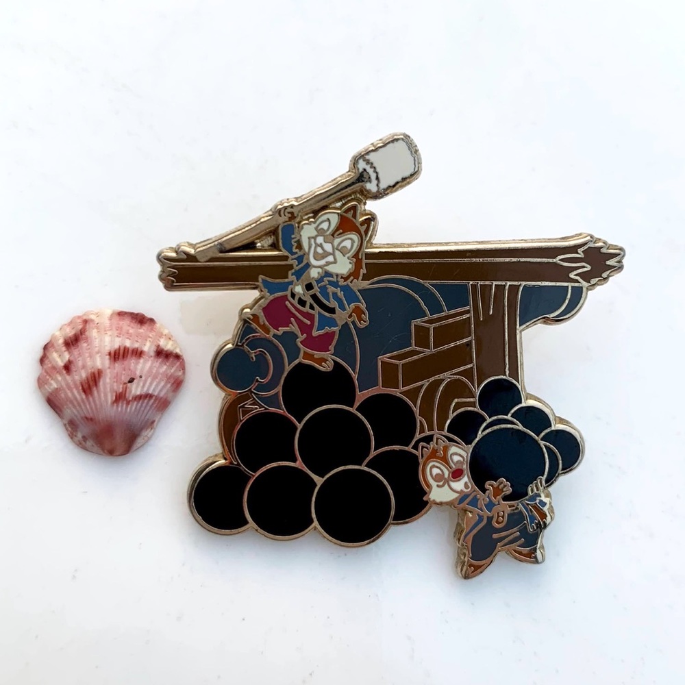 Chip n Dale Pirates of The Caribbean Disney Pin